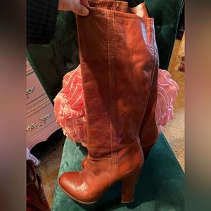 GENTLY USED - SEXY NINE WEST KNEE BOOT!